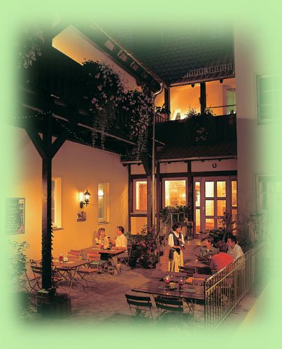 Abendstimmung im alten Hof
